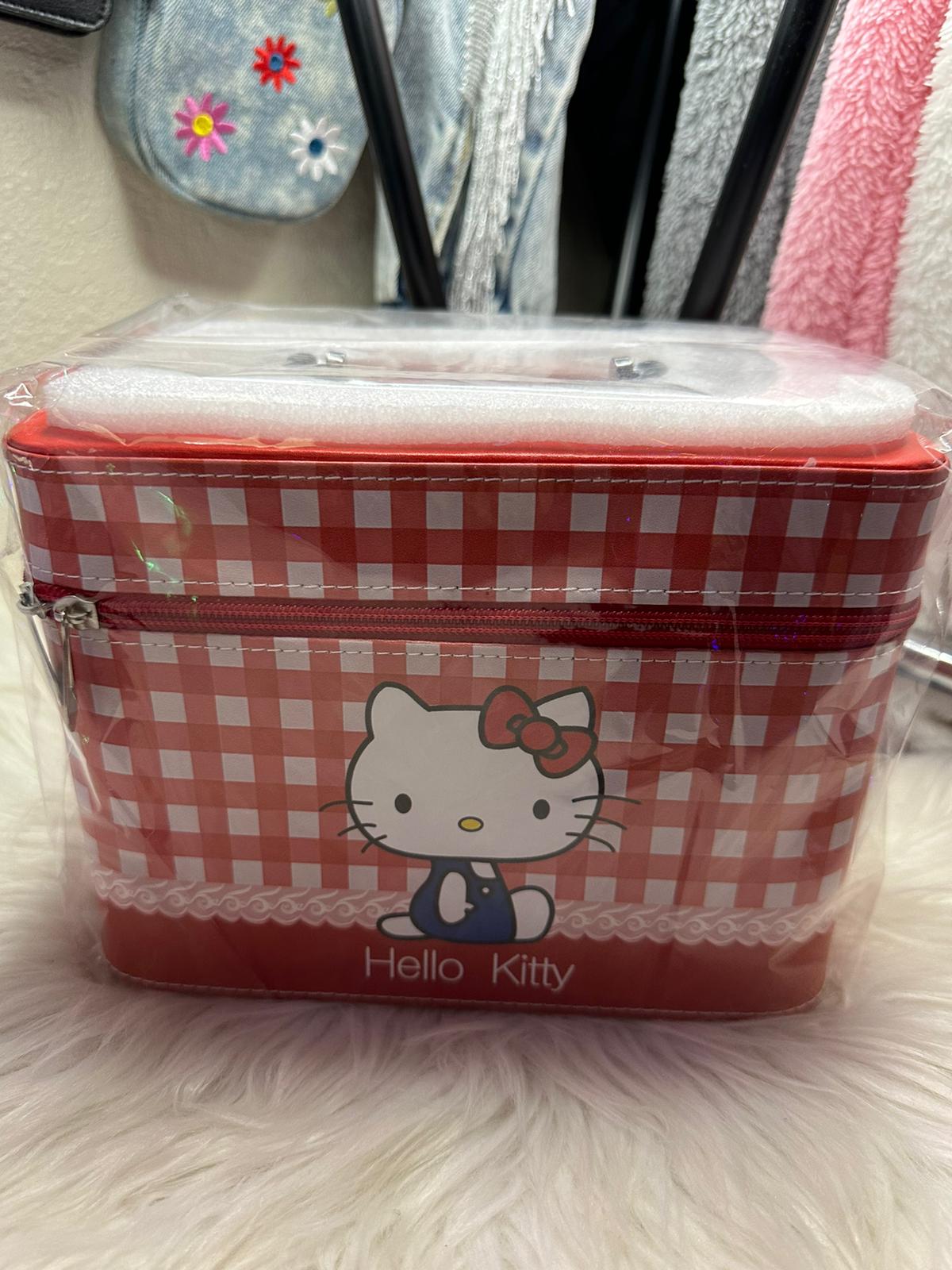 COSMETIQUERAS HELLO KITTY AND KUROMI